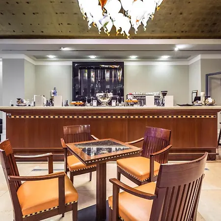 德勒纳泽欧尼酒店 4*